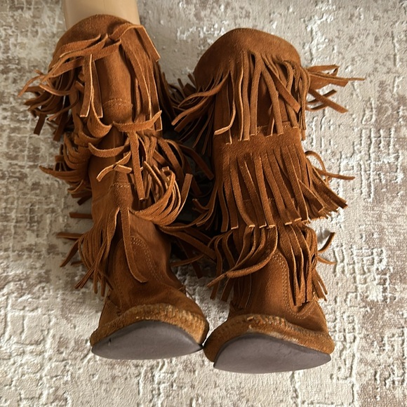 Minnetonka boots - Picture 6 of 9